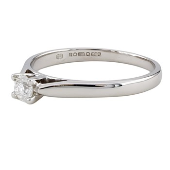 18ct white gold Diamond solitaire Ring size R